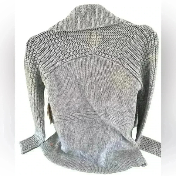 Women's Gray Burton Cardigan Size S Small New with Tags Long Sleeve Warm - Picture 7 of 10